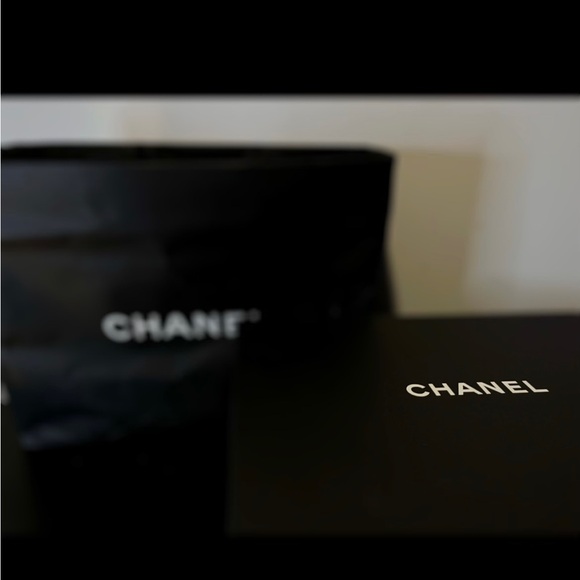 CHANELπ~ Pink Medium Boy Bag/ Silver detailing - Picture 10 of 11